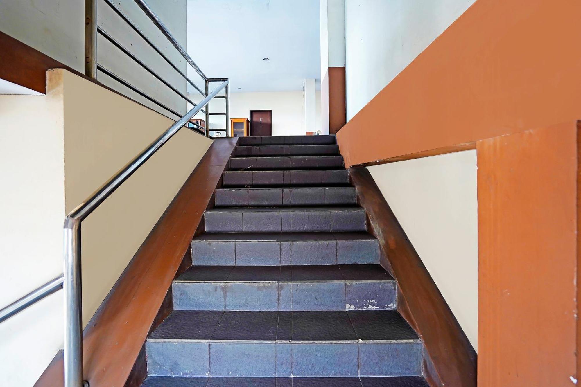 Oyo 91415 De Wijaya Hotel Sidoarjo Εξωτερικό φωτογραφία